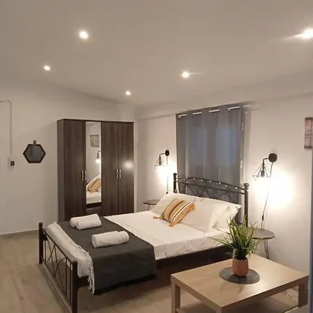 Cozy New In Tzanata דירה